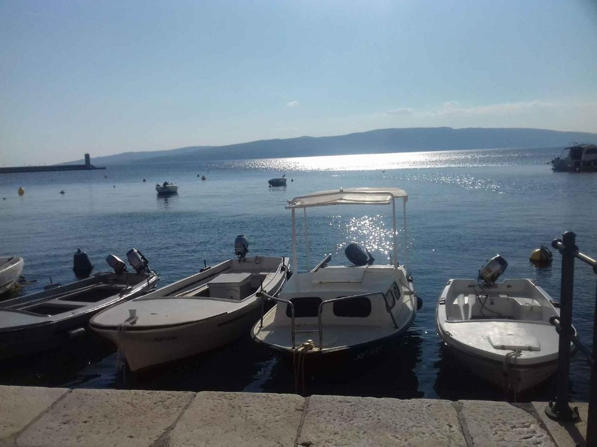 Apartment in Omisalj - Insel Krk 39736 Buitenkant foto