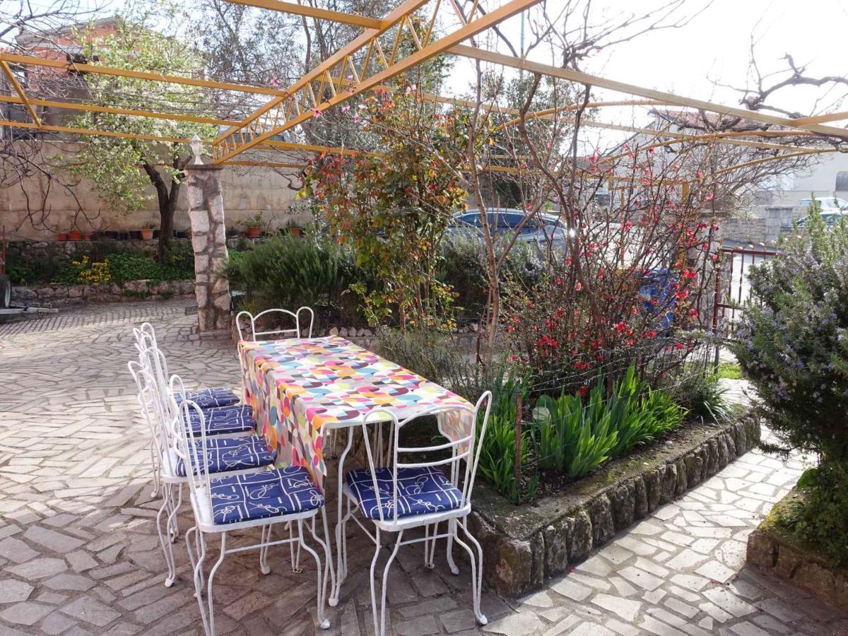 Apartment in Omisalj - Insel Krk 39736 Buitenkant foto