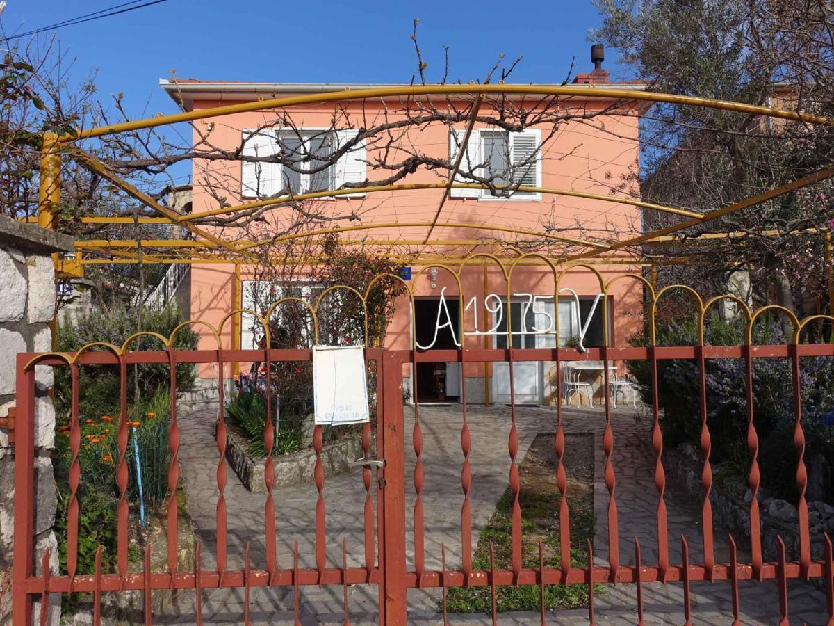 Apartment in Omisalj - Insel Krk 39736 Buitenkant foto